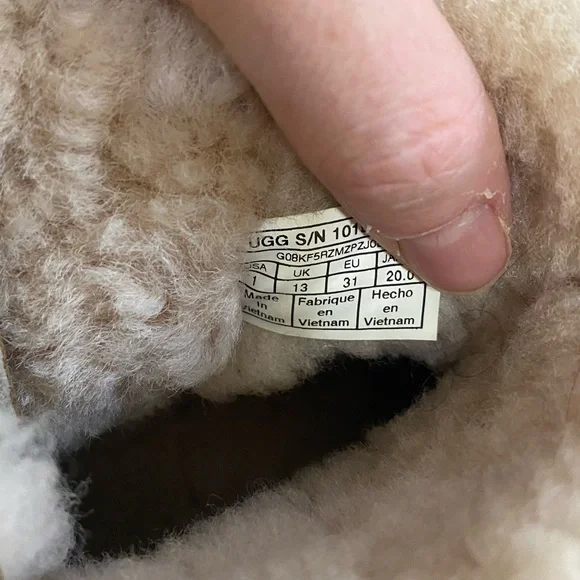 Tan UGG boots - Picture 4 of 5